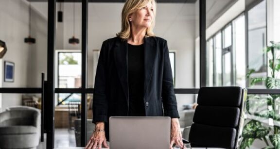 Le cadre dirigeant doit participer &agrave; la direction de l’entreprise