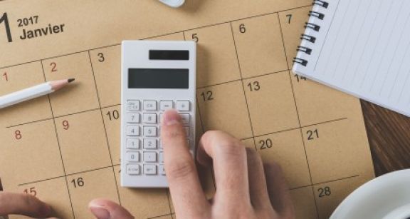 Employeurs d’au moins 50 salari&eacute;s : quand r&eacute;gler les cotisations sociales ?