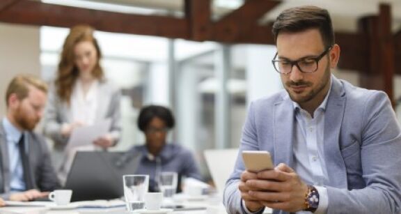 Un webinaire pour aider les entreprises &agrave; prot&eacute;ger leurs mobiles