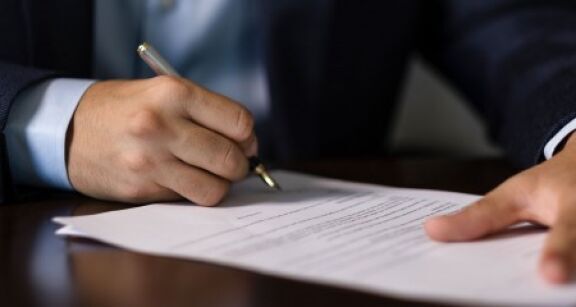 Vente d’un local commercial : le locataire b&eacute;n&eacute;ficie-t-il toujours d’un droit de pr&eacute;emption ?