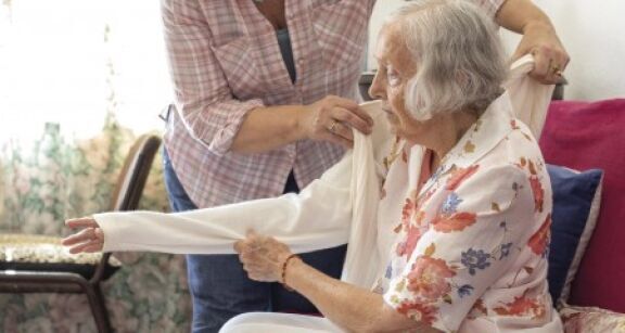 Services &agrave; la personne : remplacement d’un proche aidant par un salari&eacute; associatif