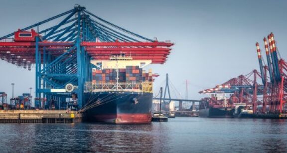 Trump veut un retour en arri&egrave;re sur la d&eacute;carbonation du transport maritime