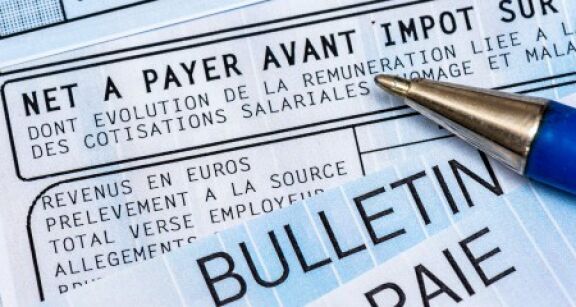 Les salari&eacute;s fran&ccedil;ais gagnent en moyenne 2 733 €