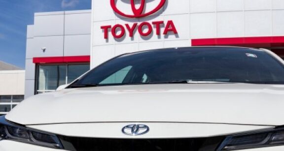Toyota pl&eacute;biscit&eacute; par les distributeurs