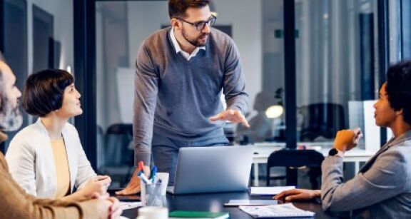 Quand un associ&eacute; est consid&eacute;r&eacute; comme un dirigeant de fait