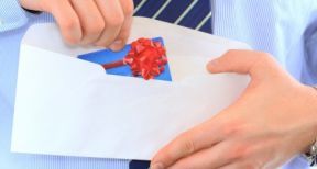 Bons d’achat et cadeaux : quelle est la limite d’exon&eacute;ration des cotisations sociales ?