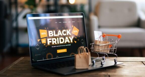 Les Fran&ccedil;ais vont profiter du Black Friday pour leurs achats de No&euml;l