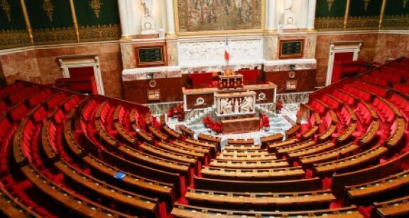 Une loi sp&eacute;ciale en attendant un budget pour 2026