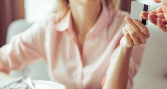 Frais de repas d&eacute;ductibles : les seuils pour 2017