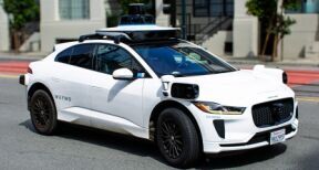 Waymo, qui domine le march&eacute; naissant des robots-taxis, l&egrave;ve 16 Md$