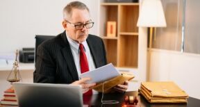 Commissaires de justice : vers une proc&eacute;dure simplifi&eacute;e de recouvrement des cr&eacute;ances commerciales