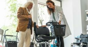 Équipements de mobilité, orthèses, aides visuelles… le réemploi enfin autorisé !