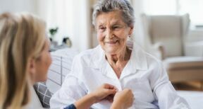 Aide à domicile : exonération des cotisations sociales patronales