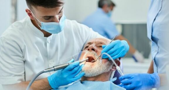 Chirurgiens-dentistes : le contrat de location à durée déterminée ramené à 3 mois