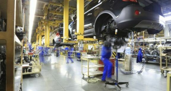 Bourse : les constructeurs automobiles européens confrontés à la déferlante chinoise