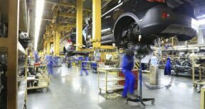 Bourse : les constructeurs automobiles européens confrontés à la déferlante chinoise