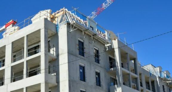 Le conflit au Moyen-Orient enfonce un peu plus le logement neuf dans la crise