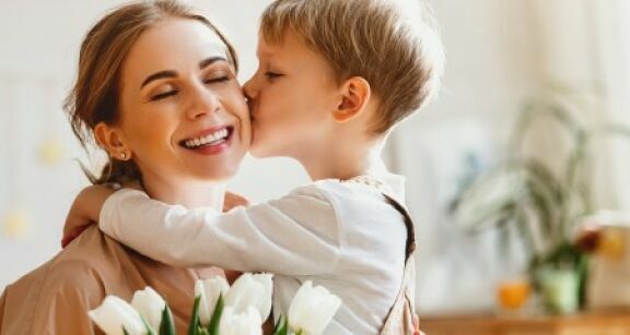 Fête des Mères : les Français restent fidèles aux fleurs, mais achètent autrement