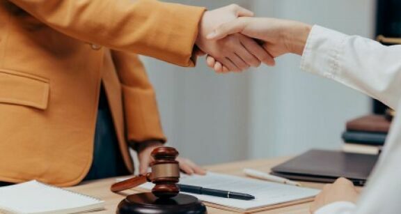 Administrateurs judiciaires : perception des honoraires en cas d’exercice en société