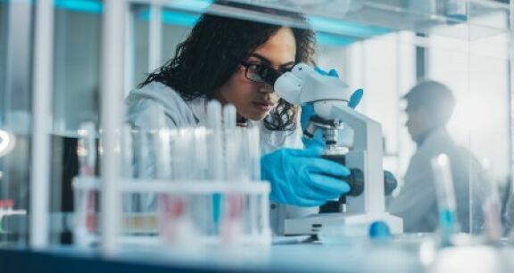 De la recherche à l’accès aux traitements, la France perd du terrain