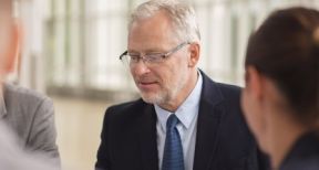 B&eacute;n&eacute;fices revenant aux associ&eacute;s &acirc;g&eacute;s d’une SCP