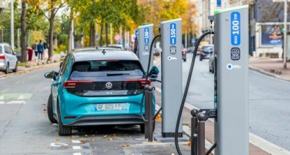 L’automobile entre contraintes budgétaires et transition électrique