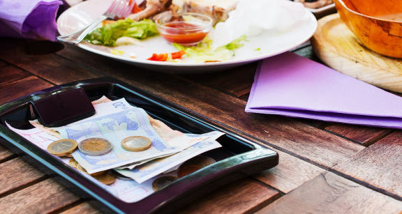 Puis-je rembourser les notes de restaurant &agrave; mon salari&eacute; ?