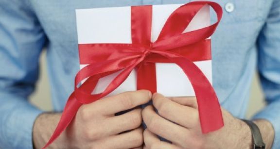 Cadeaux et bons d’achat attribu&eacute;s aux salari&eacute;s : quel montant ne pas d&eacute;passer ?