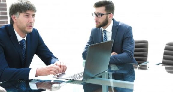 Contrat de collaboration requalifi&eacute; en contrat de travail