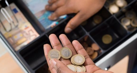 Le retrait d’esp&egrave;ces chez les commer&ccedil;ants est limit&eacute;