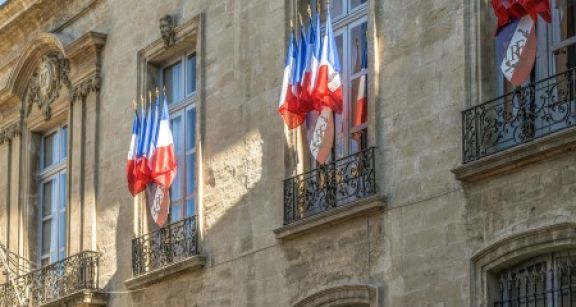 Vers un rel&egrave;vement du seuil des march&eacute;s publics