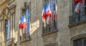 Vers un rel&egrave;vement du seuil des march&eacute;s publics