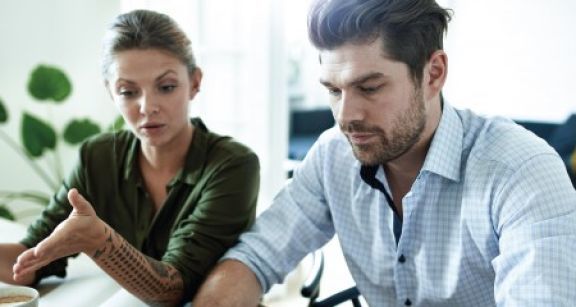 Conjoint travaillant dans l’entreprise : il faut le d&eacute;clarer !