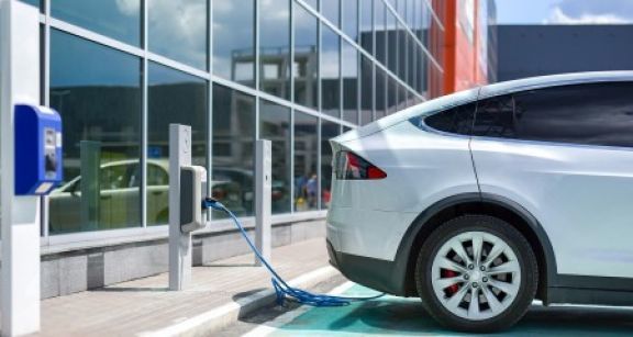 Mise &agrave; disposition d’un v&eacute;hicule &eacute;lectrique : quel avantage en nature ?