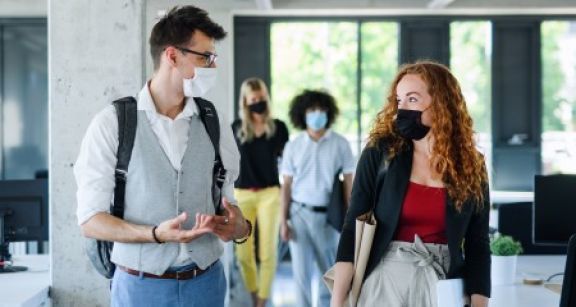 Le port obligatoire du masque au travail en cinq questions