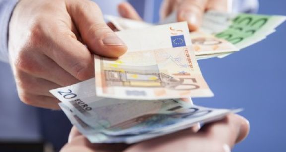 Les pr&ecirc;ts de sommes d’argent de plus de 5 000 € doivent &ecirc;tre d&eacute;clar&eacute;s au fisc