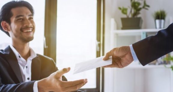 Cadeaux et bons d’achat : 171 € par salari&eacute; en 2021