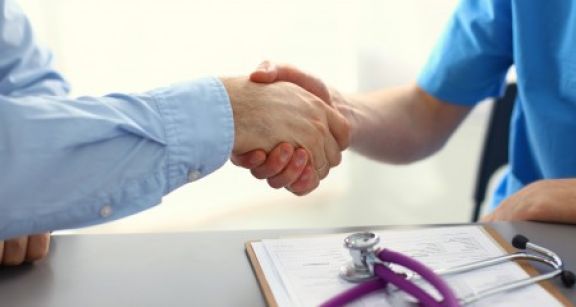 Les employeurs financeront la compl&eacute;mentaire sant&eacute; individuelle des salari&eacute;s pr&eacute;caires