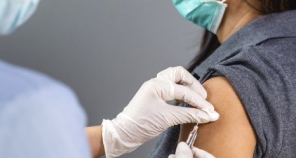 La vaccination des salari&eacute;s contre le Covid-19 en trois questions