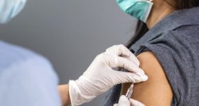 La vaccination des salari&eacute;s contre le Covid-19 en trois questions