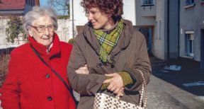 Aides &agrave; domicile : l’incapacit&eacute; &agrave; recevoir des lib&eacute;ralit&eacute;s est supprim&eacute;e