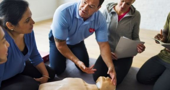 Une formation des salari&eacute;s sur les gestes de premiers secours