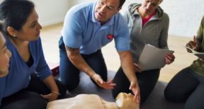 Une formation des salari&eacute;s sur les gestes de premiers secours