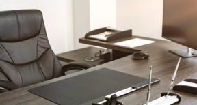 Mise &agrave; pied conservatoire ou disciplinaire ?