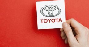 Toyota frapp&eacute; par la p&eacute;nurie de semi-conducteurs