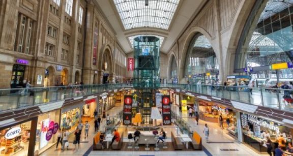 La restauration repr&eacute;sente 40 % de l’offre commerciale de la gare Montparnasse