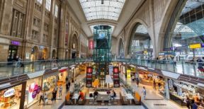 La restauration repr&eacute;sente 40 % de l’offre commerciale de la gare Montparnasse