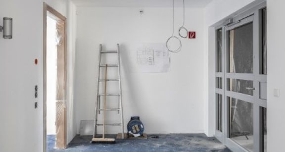 Vice de construction apparu en cours de bail : le bailleur doit en &ecirc;tre inform&eacute; !
