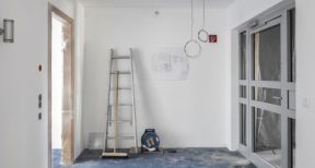 Vice de construction apparu en cours de bail : le bailleur doit en &ecirc;tre inform&eacute; !