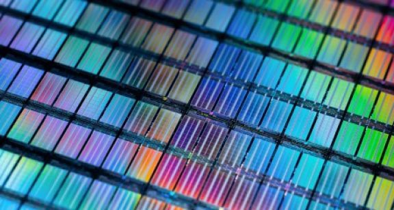 Stockage de donn&eacute;es : un CD de verre lisible plusieurs milliards d’ann&eacute;es
